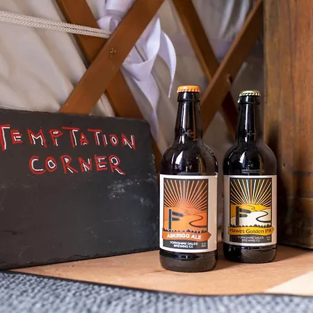 Kestrel Yurt * Bainbridge